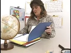 Žena pokazuje sve 114