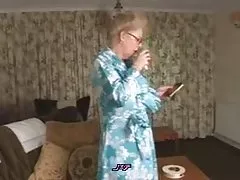 Loša usamljena baka
