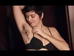 Seksi maca mala govori o kosi čudesno tijelo