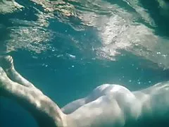 Gol gol njemački milf s malom tits vole pokazati picu