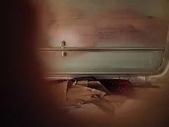 Dlakave žene u spavaćoj sobi (skrivena kamera)