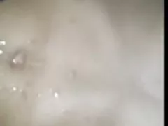 Djevojka zagrijavanje sa dildo