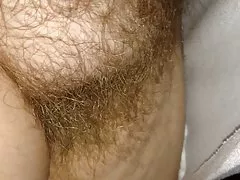 Žena šalje tex, snimio sam joj dlakav pička, sise, trbuh