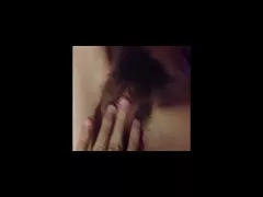 Dlakave pickice zavezanih očiju