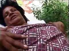 54 god stari crnac baka vanessa voli sisati i zajebavati bbc