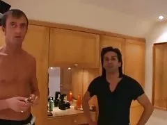 Dlakavi djevojka 437