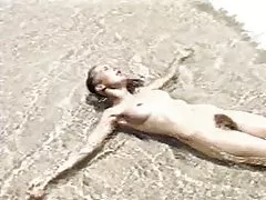 Dlakav pussys na plaži