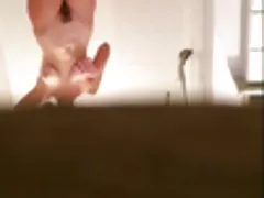 Usporeno dlakave grm žene iz tuš